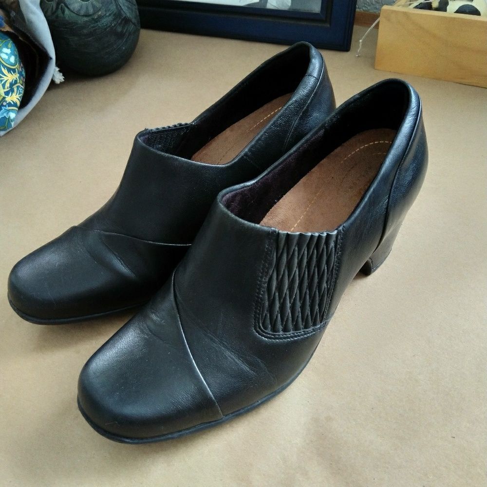 Clarks black 7 slip on workday shoes